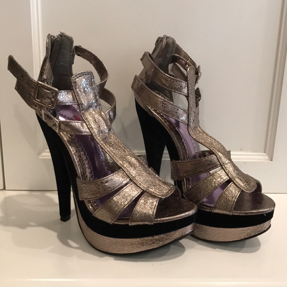 Strappy platinum leather platforms, size 7